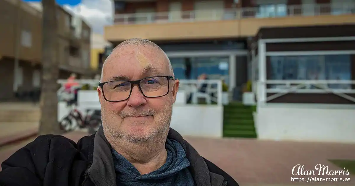 Alan Morris outside Buena Vista Restaurant in Los Alcazares.